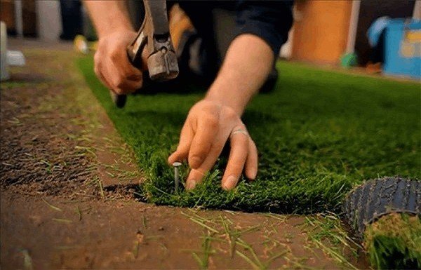 Artificial-turf-guide-installation